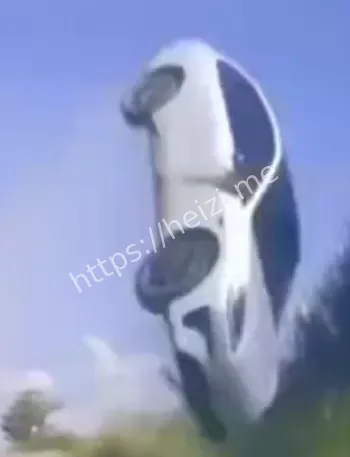 景德镇SUV下坡起飞事故